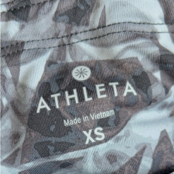 Athleta, Women’s, Geo Sonar, Printed, Capri, Leggings. - Picture 6 of 12